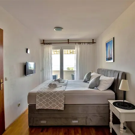 Апартаменты Znjan Sea View 2&2 Guest *