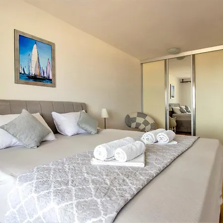 Znjan Sea View 2&2 Guest Lägenhet